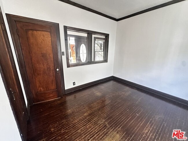 Building Photo - 156 N Kenmore Ave