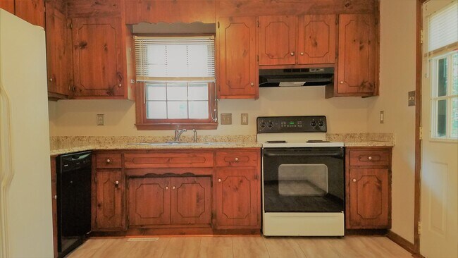 Building Photo - Traditional cape cod in Ashton Woods Subdi...