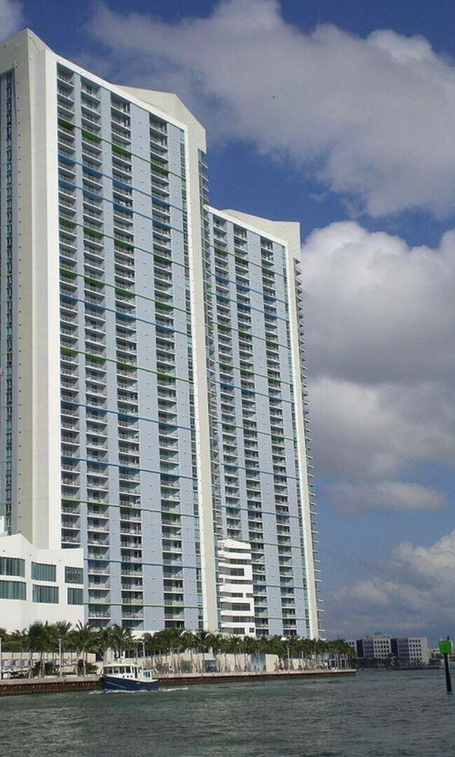 Building Photo - Two-Bedroom Residence with Bay and River V...