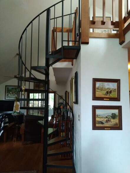 Building Photo - 275 Bayridge Ct