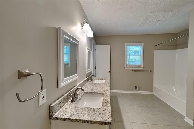 Building Photo - 4125 Inola Trail NE