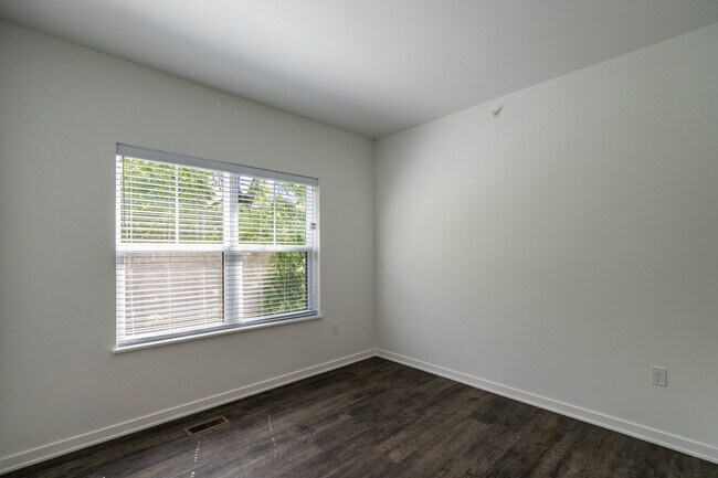 Building Photo - 1920 Edwards St