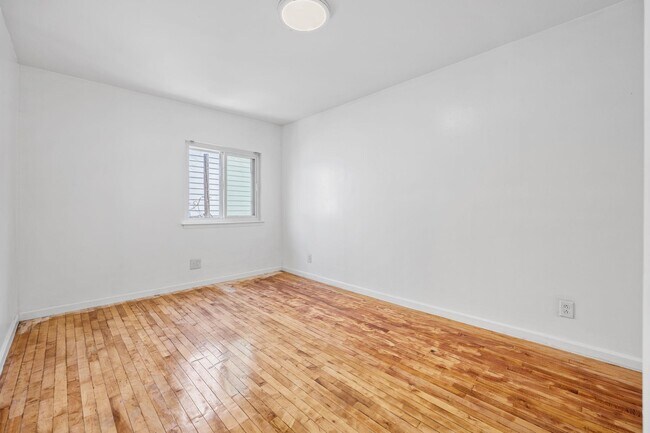 Building Photo - 657 Evergreen Ave