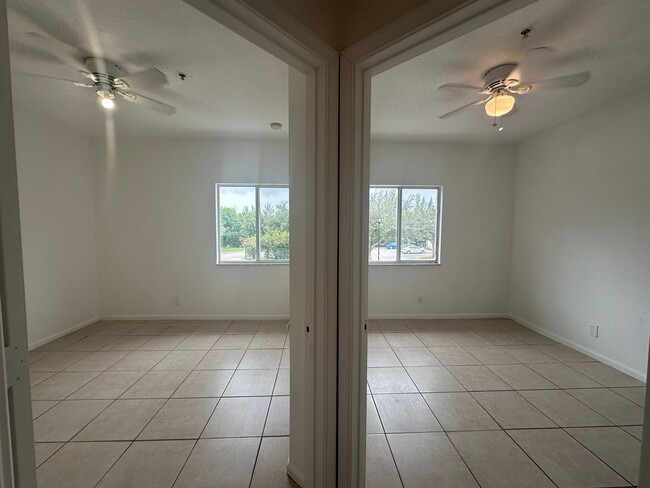 Building Photo - 3 Bedroom Townhome in West Palm Beach