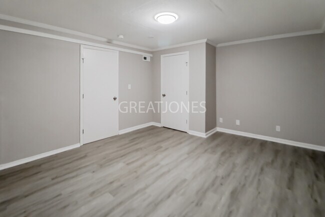 Building Photo - NOW OFFERING 1/2 MONTH FREE WITH SIGNED LE...