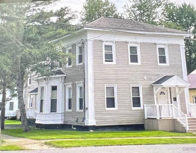 Primary Photo - 44 Bridge St