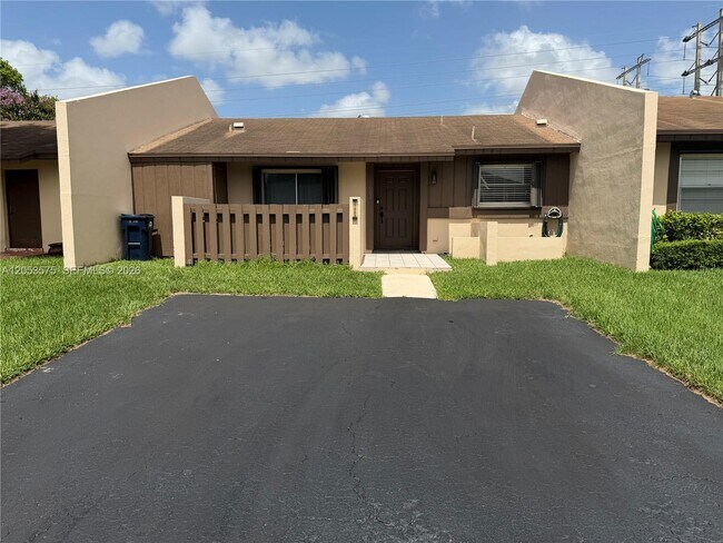 Building Photo - 11002 SW 125th Ct