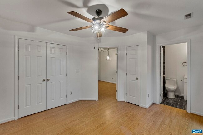 Building Photo - 123 Danbury Ct