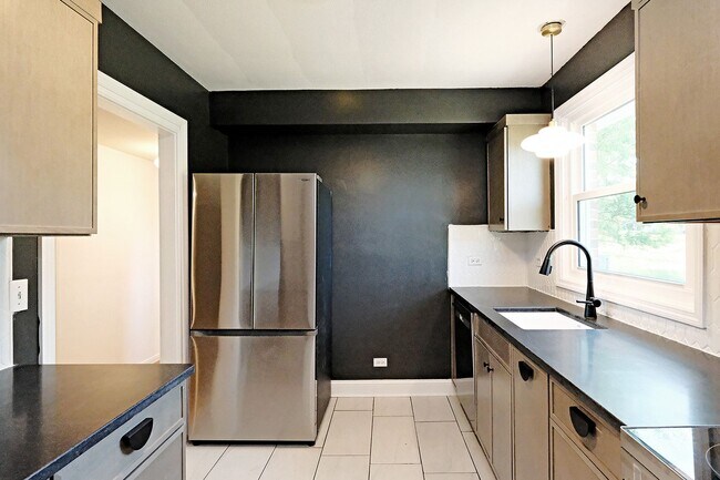 Building Photo - Recently Updated Home Near Downtown Crozet