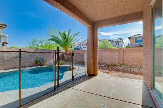 Building Photo - Spacious 5-Bedroom, 2 Story Pool Home in G...