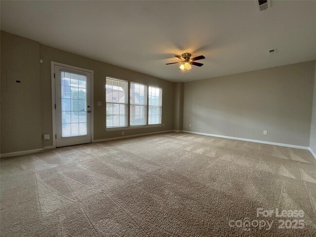 Building Photo - 15626 King Louis Ct
