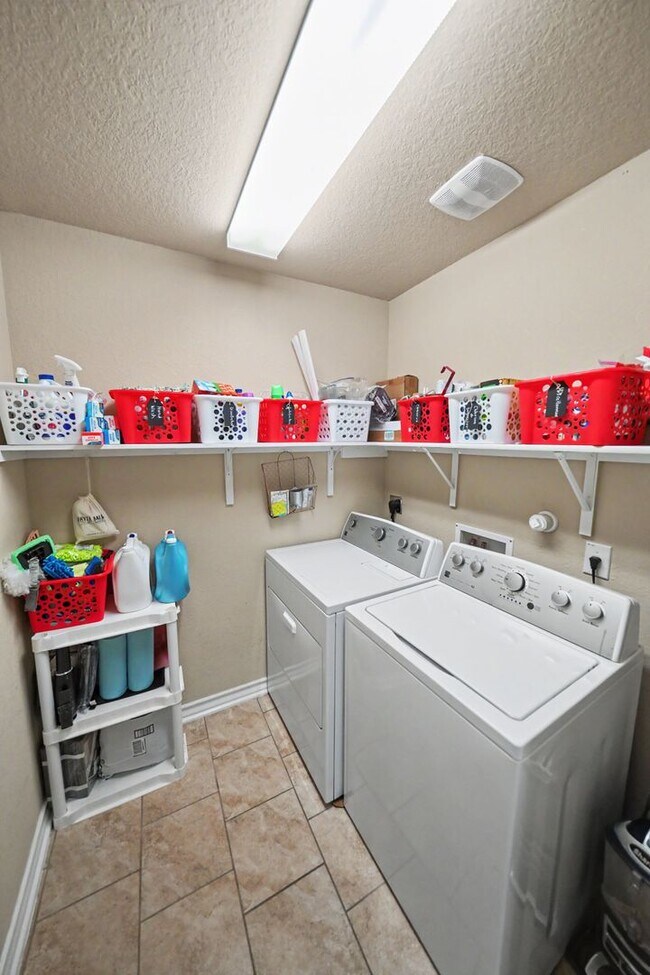 Building Photo - Spacious 4-Bedroom Retreat in Desirable Miller Ranch - Realtor Commission: $500