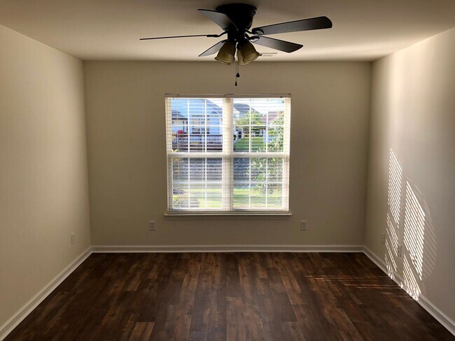 Building Photo - 3 bed 2.5 bath Spacious Home in Azalea Lakes