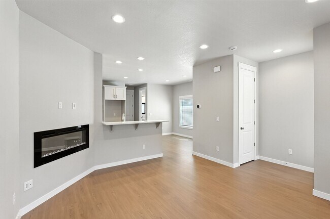 Building Photo - Brand New Townhome in Pleasant Valley Vill...