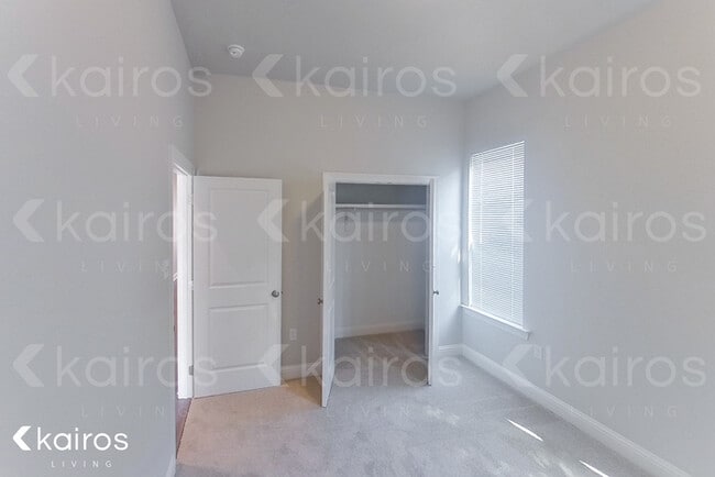 Building Photo - 4816 W Dacha Ln
