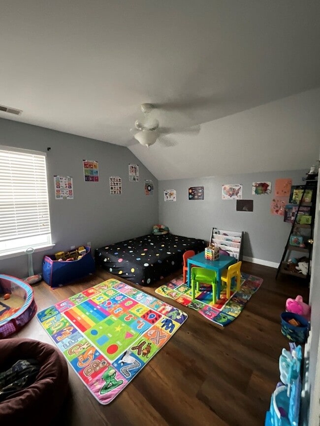 Building Photo - Convenient to Savannah and the new Hyundai Plant