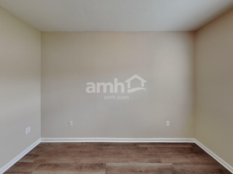 Building Photo - 37 Trumpco Dr