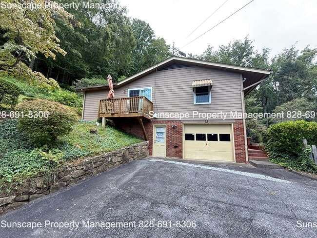 Building Photo - Spacious home in Fairview NC
