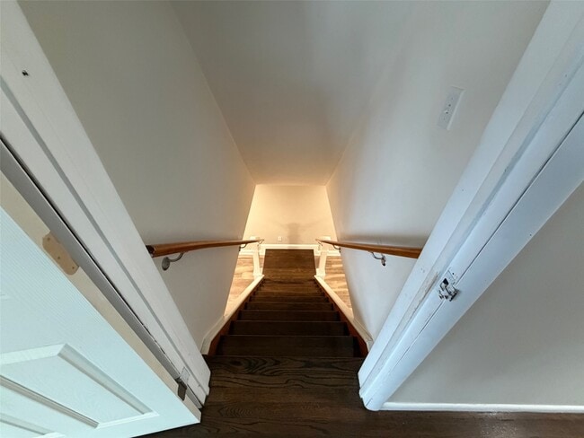 Building Photo - 17 Dover Dr