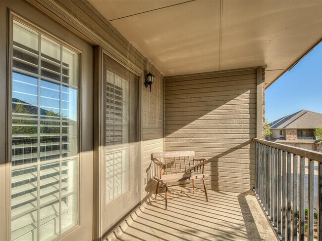 Building Photo - 6162 N Brookline Ave