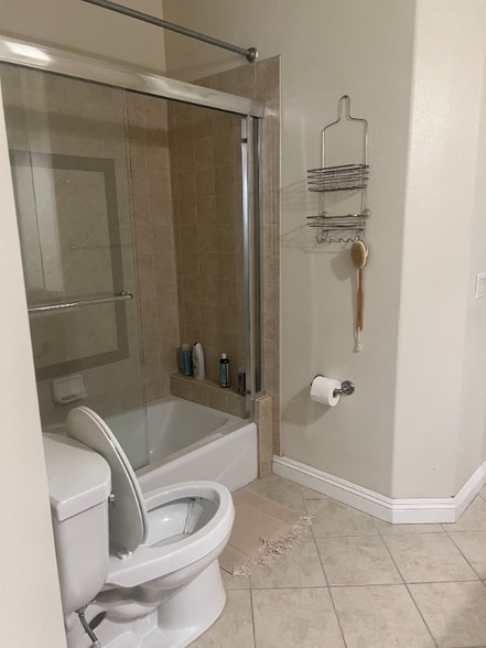 Building Photo - 452 W Duarte Rd