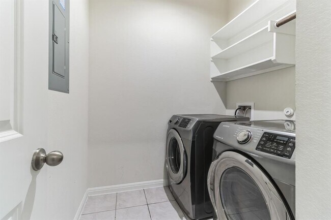 Building Photo - 13745 Fallsprings Way