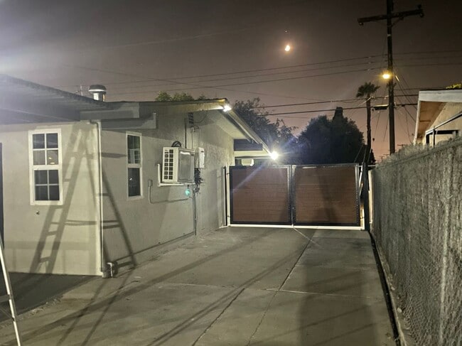 Building Photo - 1339 Monserate Ave