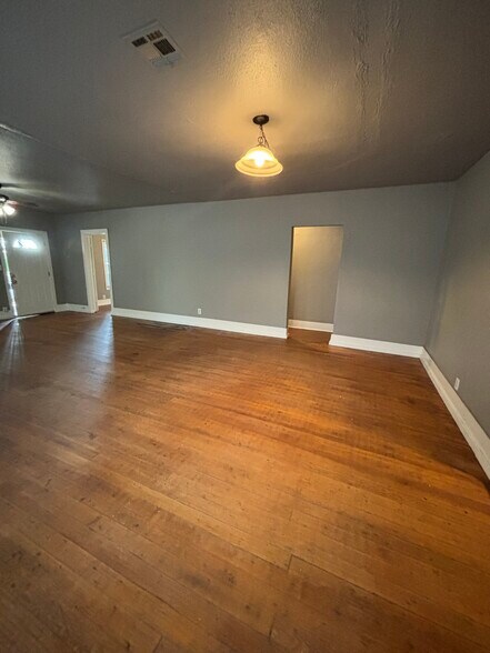 Building Photo - 1108 N Cheyenne Ave