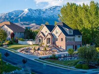 Building Photo - 6208 Skyline Dr N