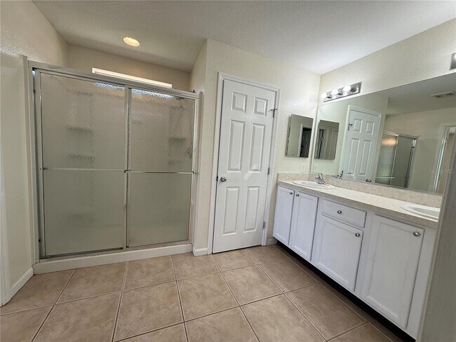 Building Photo - 4304 SW 54th Ct