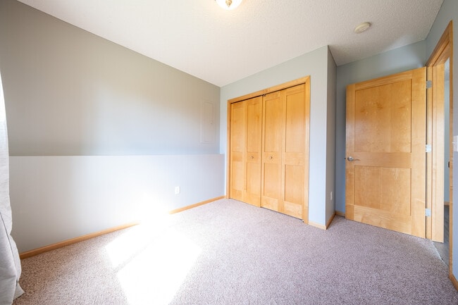 Building Photo - 9726 St Andrews Dr