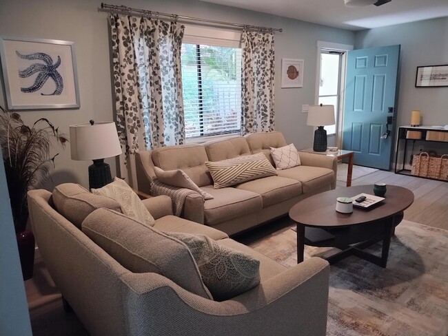 Building Photo - 8754 Honeysuckle Way