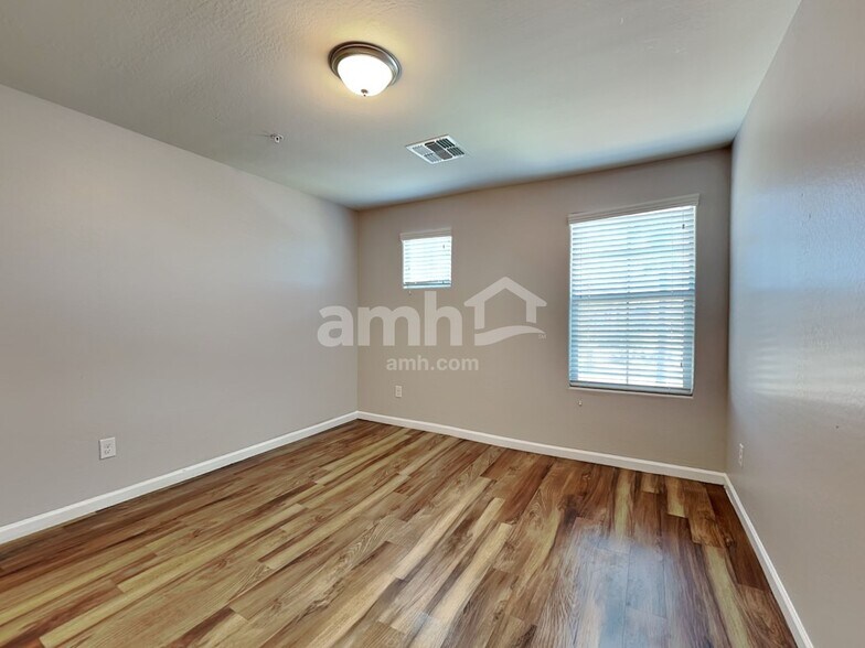 Building Photo - 20728 W Thomas Rd