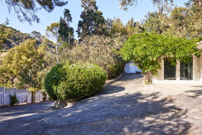 Building Photo - 2200 Outpost Dr