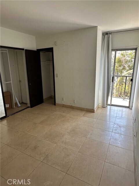 Building Photo - 3949 Los Feliz Blvd