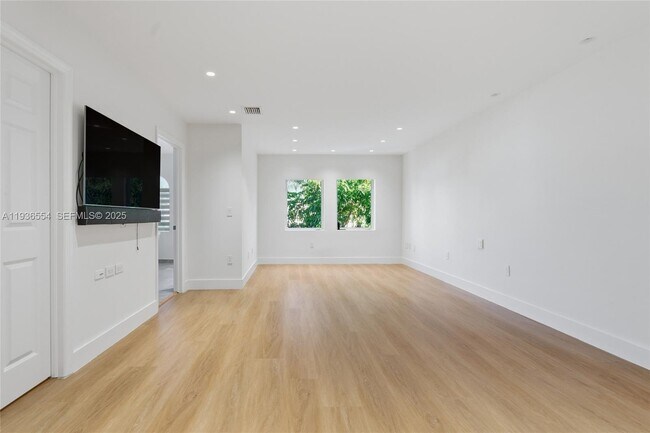 Building Photo - 3135 NE 211th St