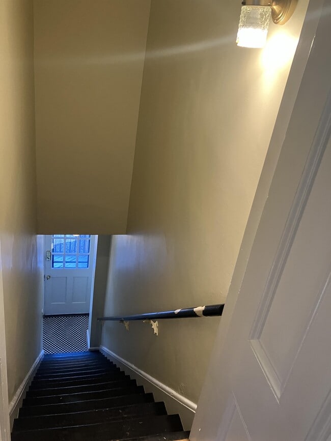 Building Photo - 322 Spring St