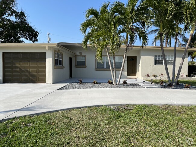 Building Photo - 307 E Kalmia Dr