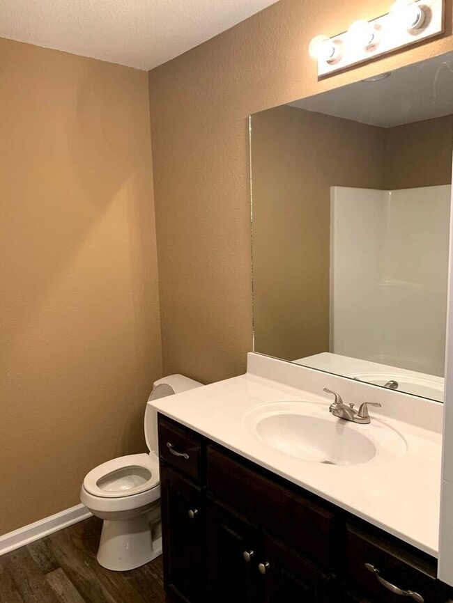 Building Photo - Beautiful Recently Built Townhome, 2 Bed 1...