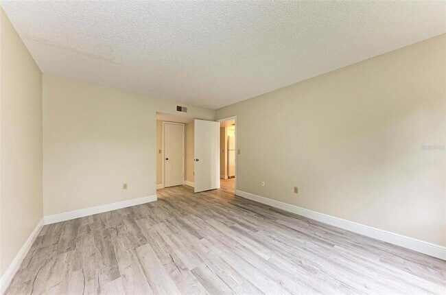 Building Photo - 425 30th Ave W
