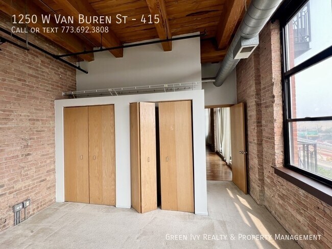 Building Photo - 1250 W Van Buren St