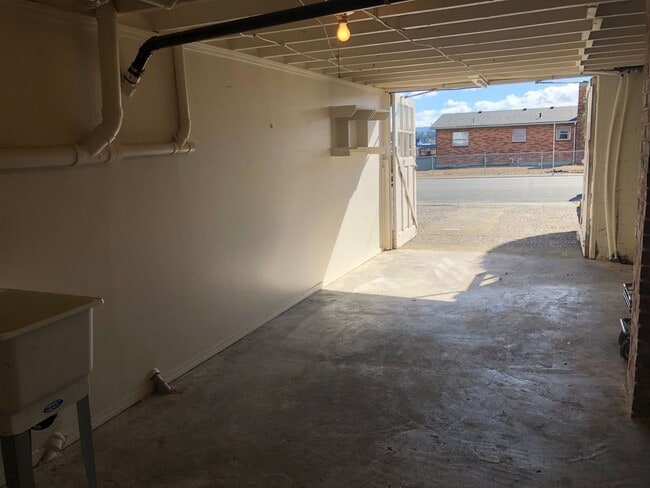 Building Photo - 2078
