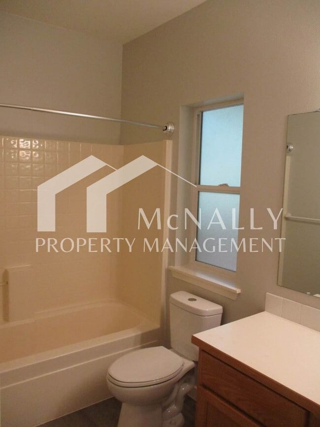 Building Photo - Charming Condo with Bonus Room in Horseshoe Gardens