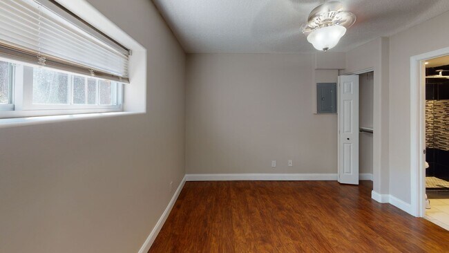 Building Photo - 510 14th St