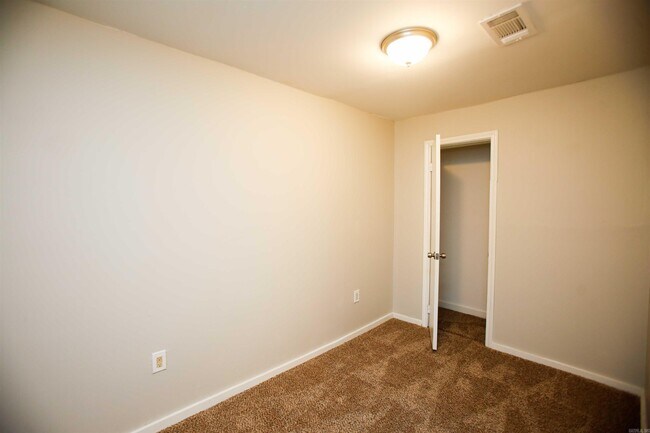 Building Photo - 514 Pollock St