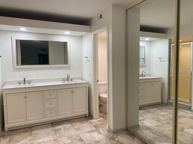 Building Photo - 1607 16th Ln