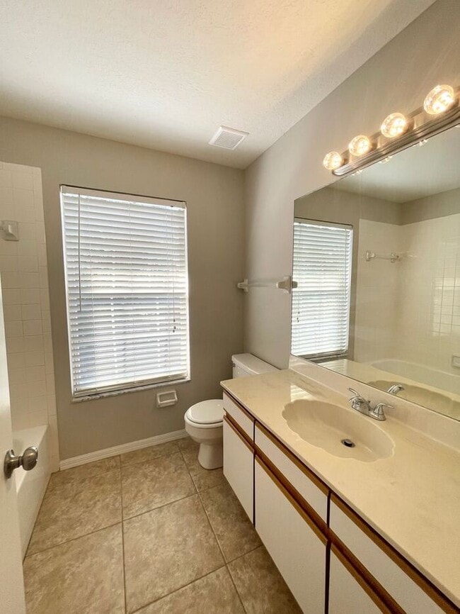 Building Photo - NICE 3/2.5 OVIEDO TWO-STORY HOME OFF DEAN ROAD
