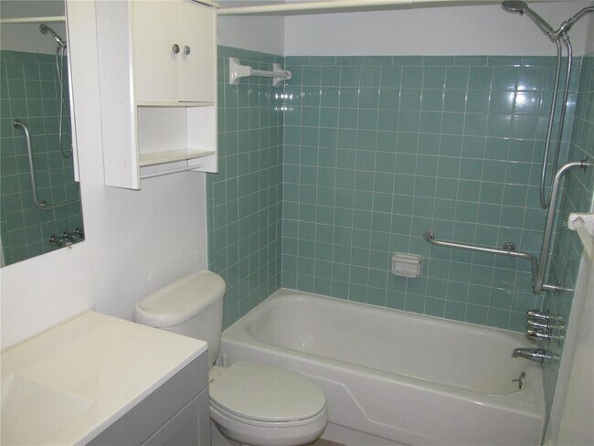 Building Photo - 5924 5th Ave N