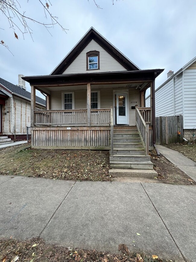 Building Photo - Discover Your Dream Home in Historic Brewers Hill!