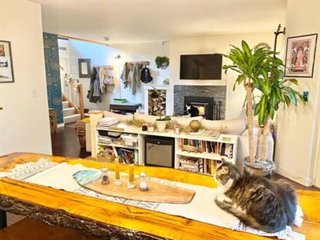 Building Photo - 2 Bedroom Condo South End of Burlington